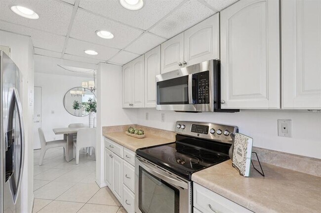 Building Photo - 2701 N Ocean Blvd