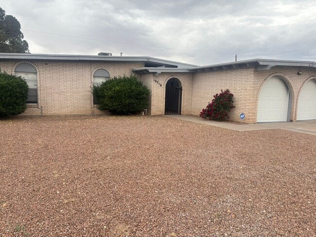 Building Photo - EASTSIDE HOME WITH A SWIMMING POOL