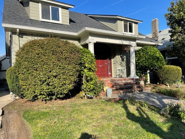 Building Photo - Cro02 - NW Northrup