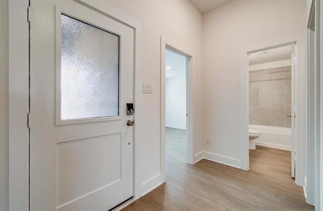 Building Photo - 8627 Pier Cove Dr