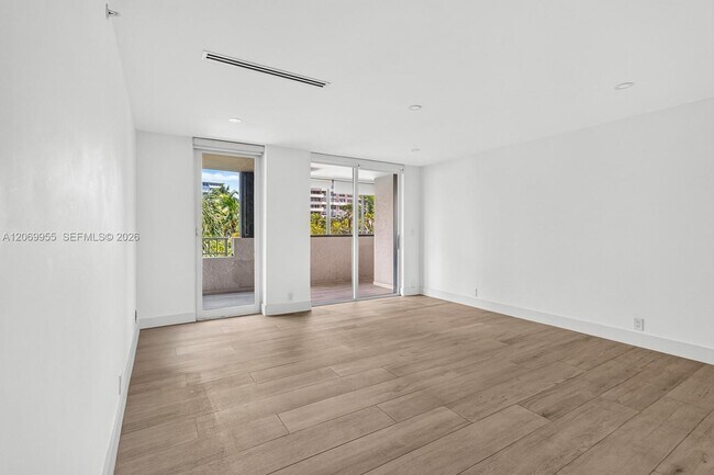 Building Photo - 251 Crandon Blvd