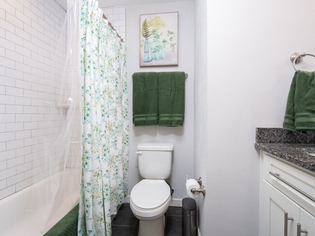 Building Photo - 4 Bedroom, 4 Bathroom House