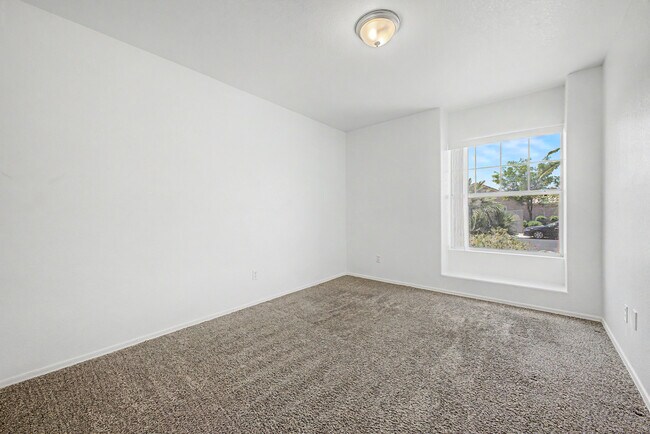 Building Photo - 20633 N 63rd Dr