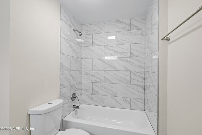 Building Photo - 11359 Bedford Oaks Dr