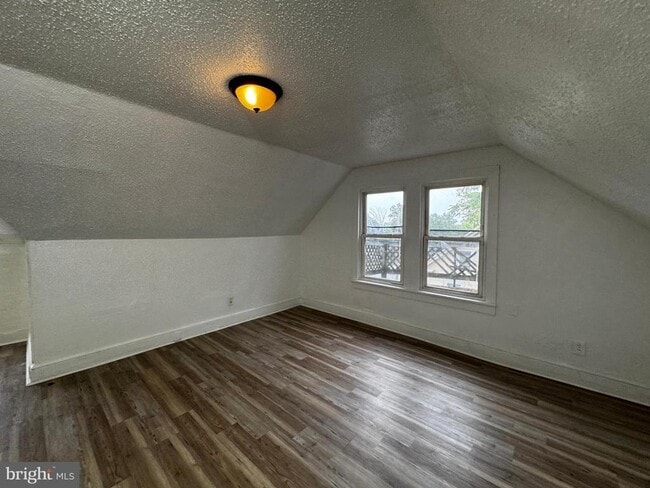 Building Photo - 323 E Vine St