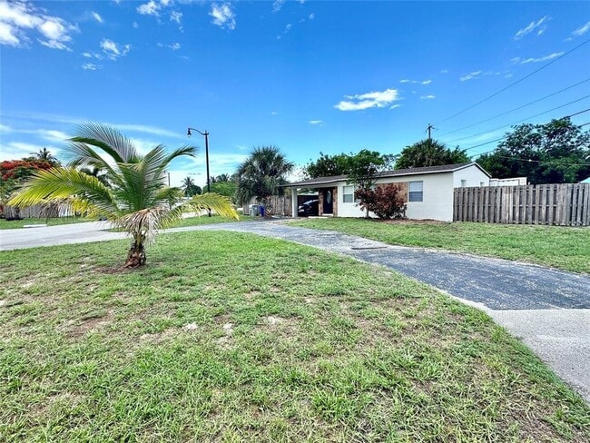 Building Photo - 2648 NE 13th Ave