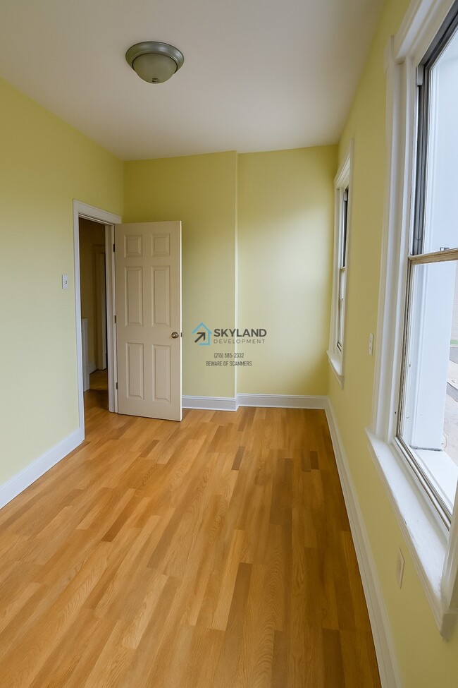 Building Photo - 881 N 46th St