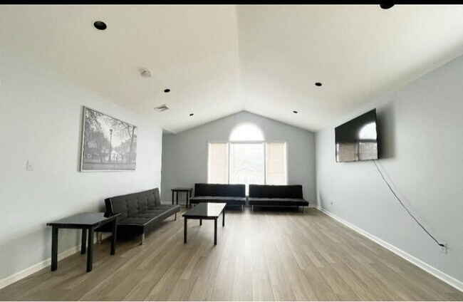 Building Photo - 301 72nd St
