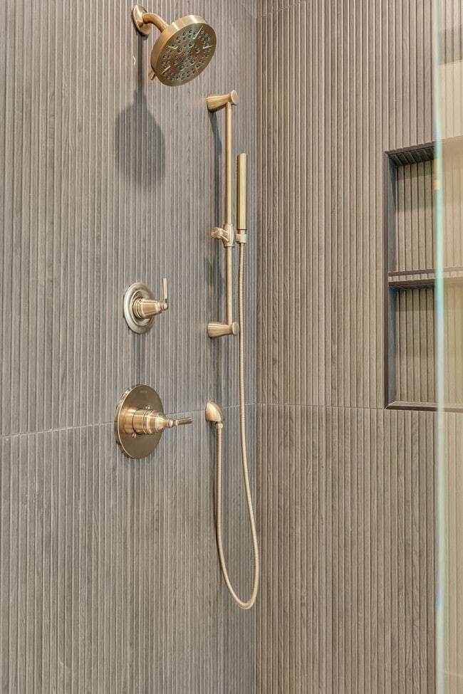 Building Photo - 660 Vernon Ave