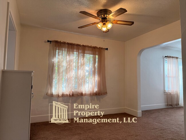 Building Photo - 537 NE Winchester St