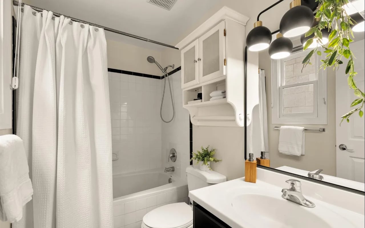 Building Photo - 1512 Park Rd NW