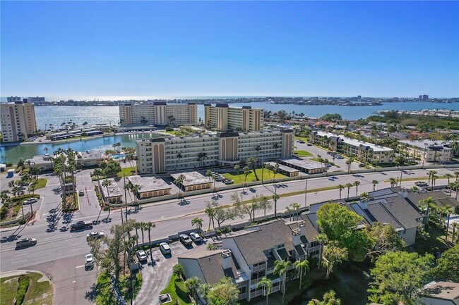 Building Photo - 4650 Cove Cir
