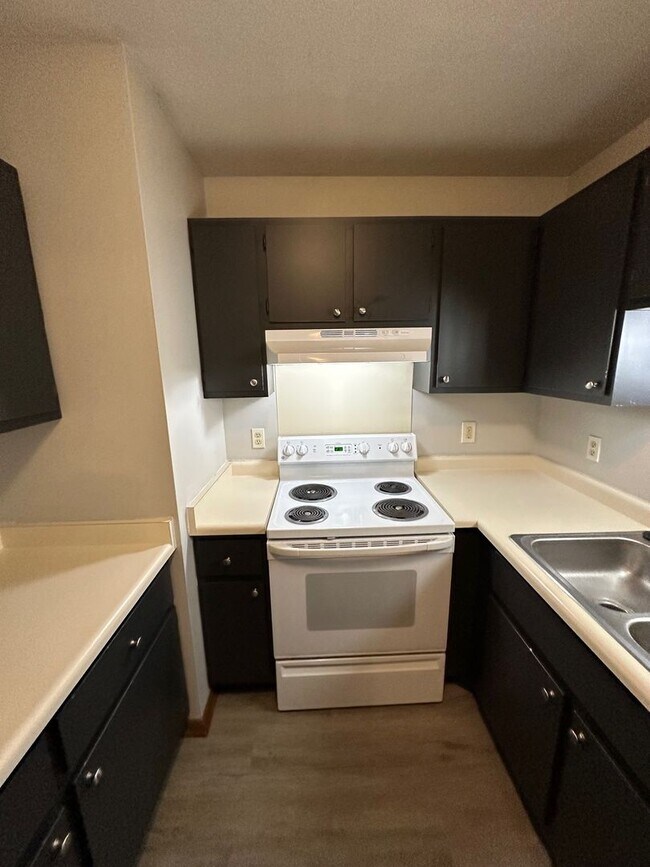 Building Photo - 1/2 OFF FIRST MONTHS RENT SPECIAL!