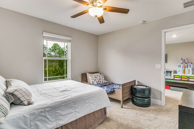 Building Photo - Bright and beautiful home in Windward Cove...