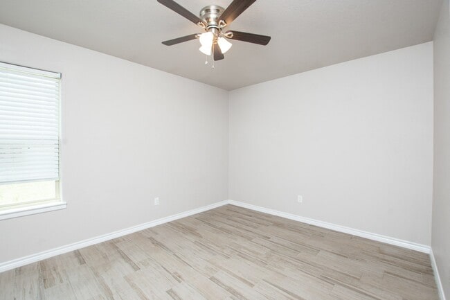 Building Photo - 344 Arnold Dr