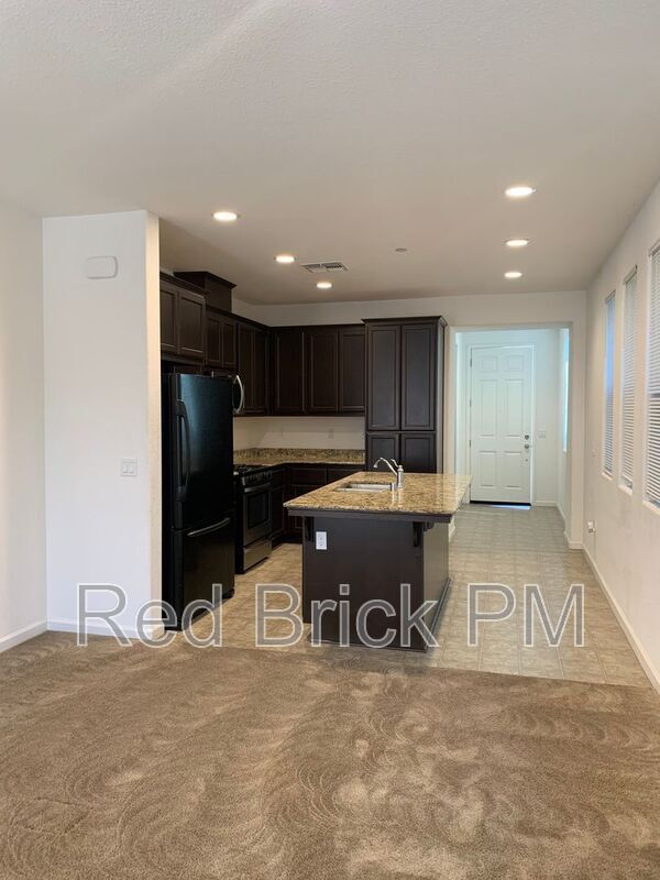 Building Photo - 821 Tivoli Dr