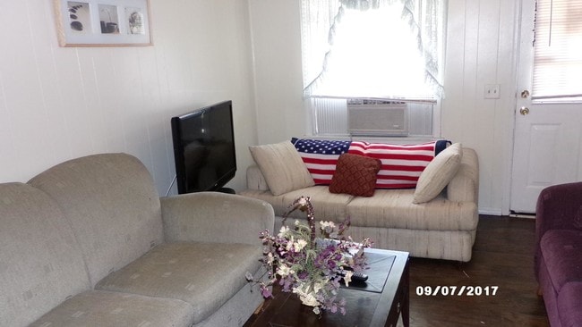 Building Photo - 3 bedroom in Easton PA 18042