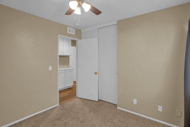 Building Photo - 40170 Tanager Cir