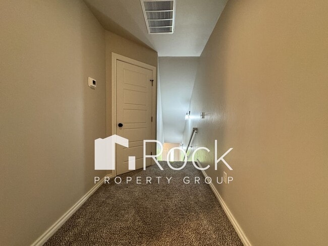 Building Photo - Spacious 3-Bedroom Home with Designer Kitc...