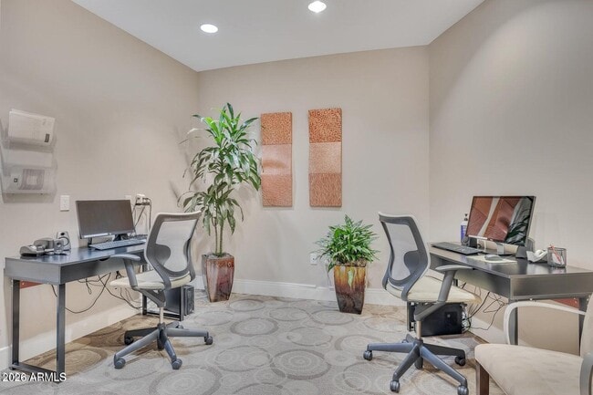 Building Photo - 2211 E Camelback Rd