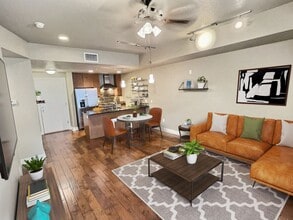 Building Photo - 1 Bedroom Apartment Available In The Heart Of Jefferson Park!