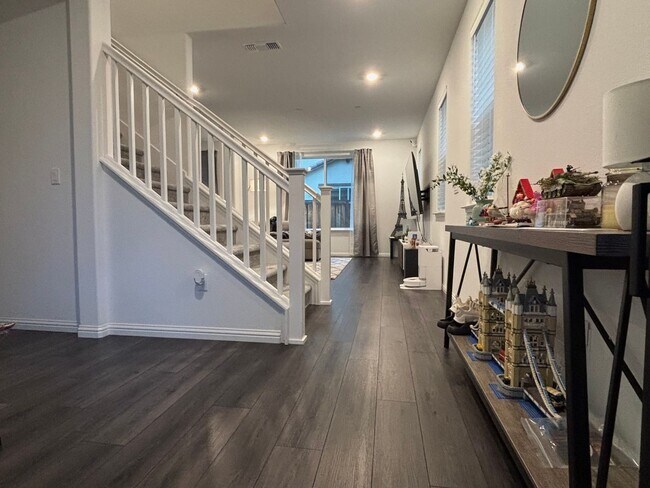 Building Photo - Gorgeous New home with 4 bed/2.5 bath in Brentwood