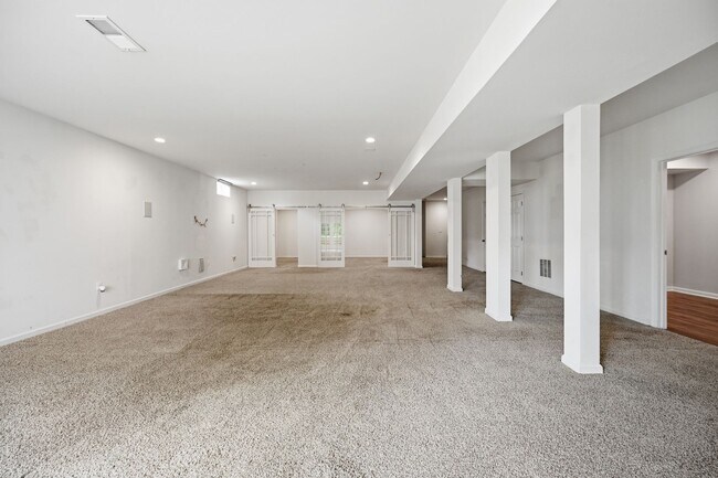 Building Photo - 24267 Purple Finch Dr