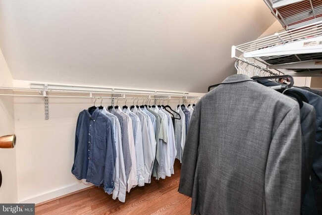 Building Photo - 904 Park Ave