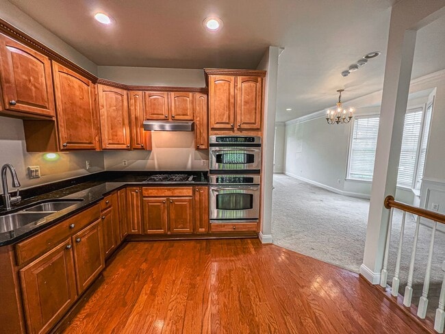 Building Photo - Huge 3 Bedroom 2.5 Bathroom Brick Townhome...