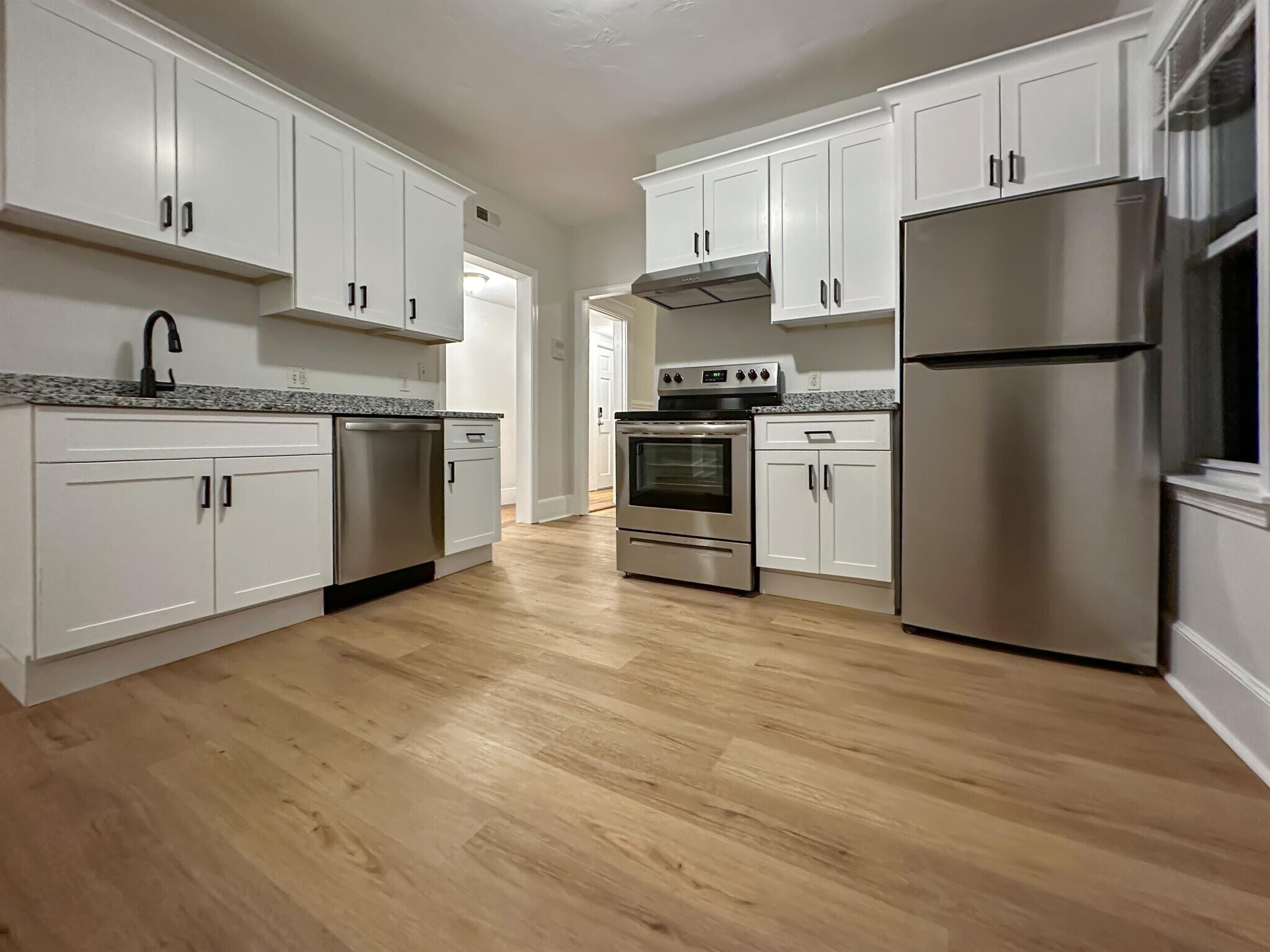 Building Photo - 55 Hollander St