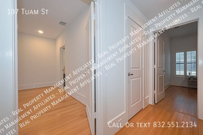 Building Photo - 107 Tuam St