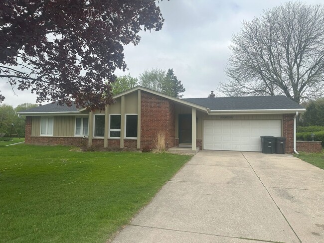 Primary Photo - Beautifully Remodeled 3-Bedroom Home with ...
