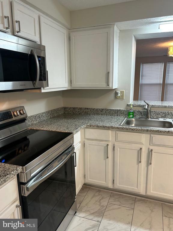 Building Photo - 41 Vanderbilt Ct