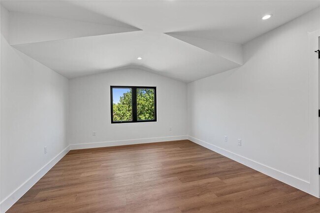 Building Photo - 1402 Beckett St