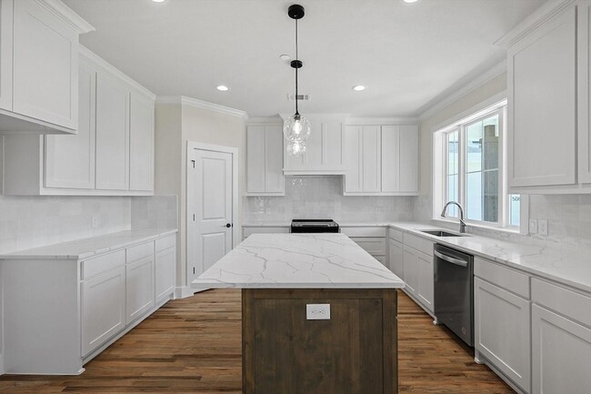Building Photo - 510 Woodside Trl