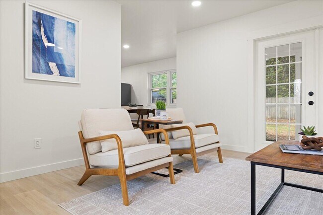 Building Photo - 403 Cheyenne Cir