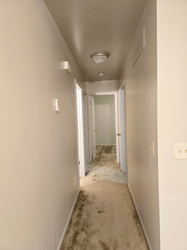 Building Photo - 11921 Belmont Ave