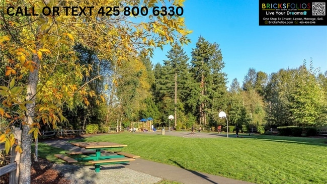 Building Photo - Modern 4 Bed + Chef's Kitchen + Covered Patio in Puyallup!