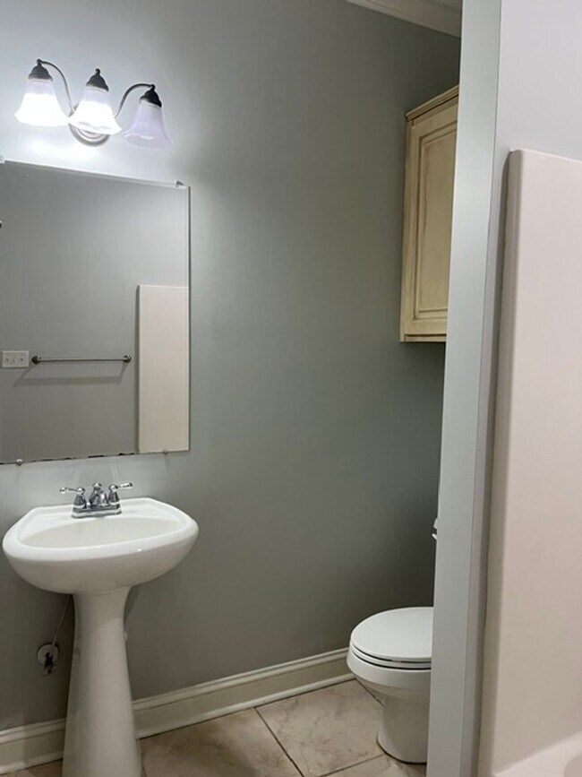 Building Photo - 127 Chesapeake Ct