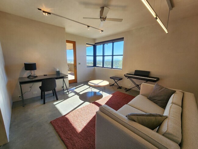 Building Photo - 875 Camino Francisca