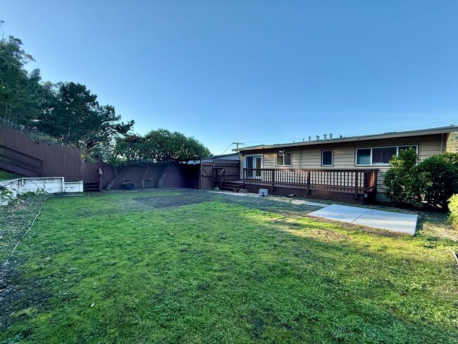 Building Photo - Coastal 3-Bed/2-Bath Home with Ocean View! ***PLEASE READ DESCRIPTION***