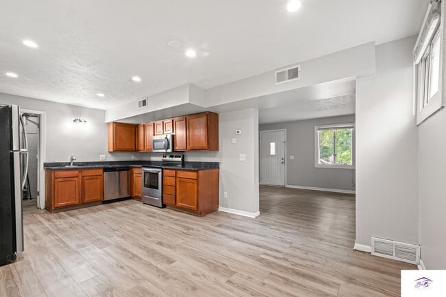 Building Photo - 3012 Menke Cir