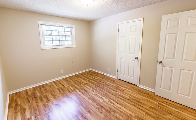 Building Photo - 33 Canteberi Ct