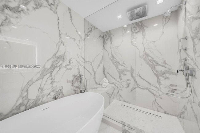 Building Photo - 100 South Pointe Dr