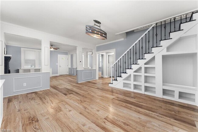 Building Photo - One-of-a-Kind 6-Bedroom Property