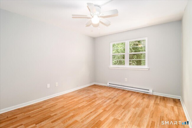 Building Photo - 96 Belair Dr