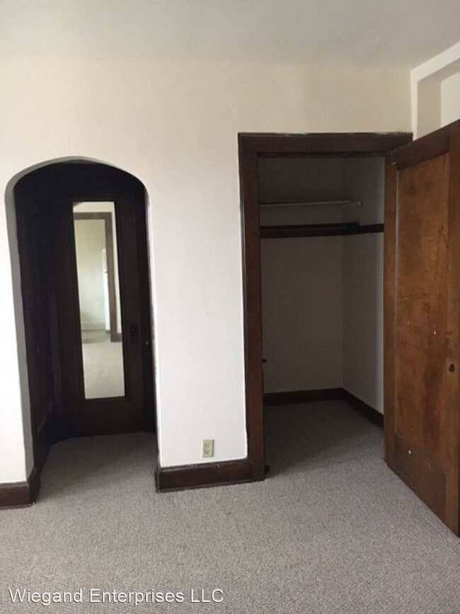 Building Photo - 2324 W Wisconsin Ave