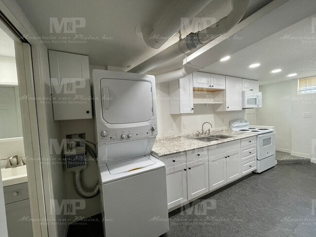 Building Photo - 610 S Loomis Ave