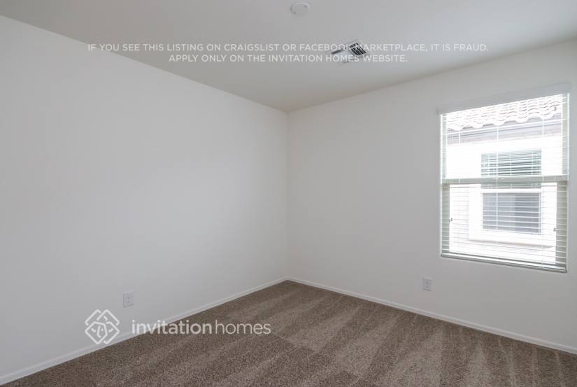 Building Photo - 1270 E Palomino Way