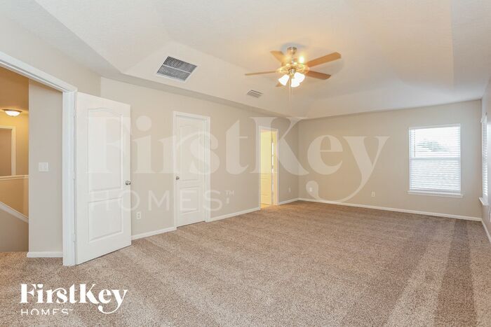 Building Photo - 76112 Deerwood Dr